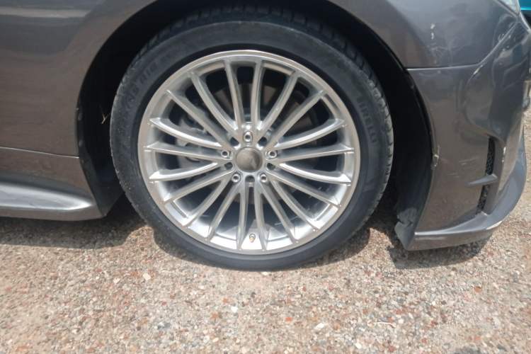 Used Hyundai Genesis Coupe 2009 2.0T Automatic Deluxe Edition Right Front Wheel Hub