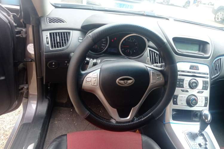 Used Hyundai Genesis Coupe 2009 2.0T Automatic Deluxe Edition Steering Wheel