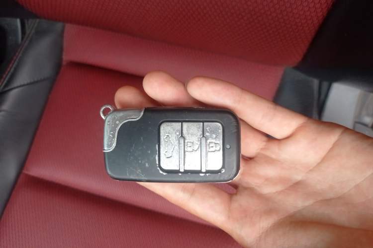 Used Hyundai Genesis Coupe 2009 2.0T Automatic Deluxe Edition Vehicle Key