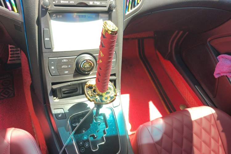 Used Hyundai Genesis Coupe 2009 2.0T Automatic Luxury Edition Gear Lever