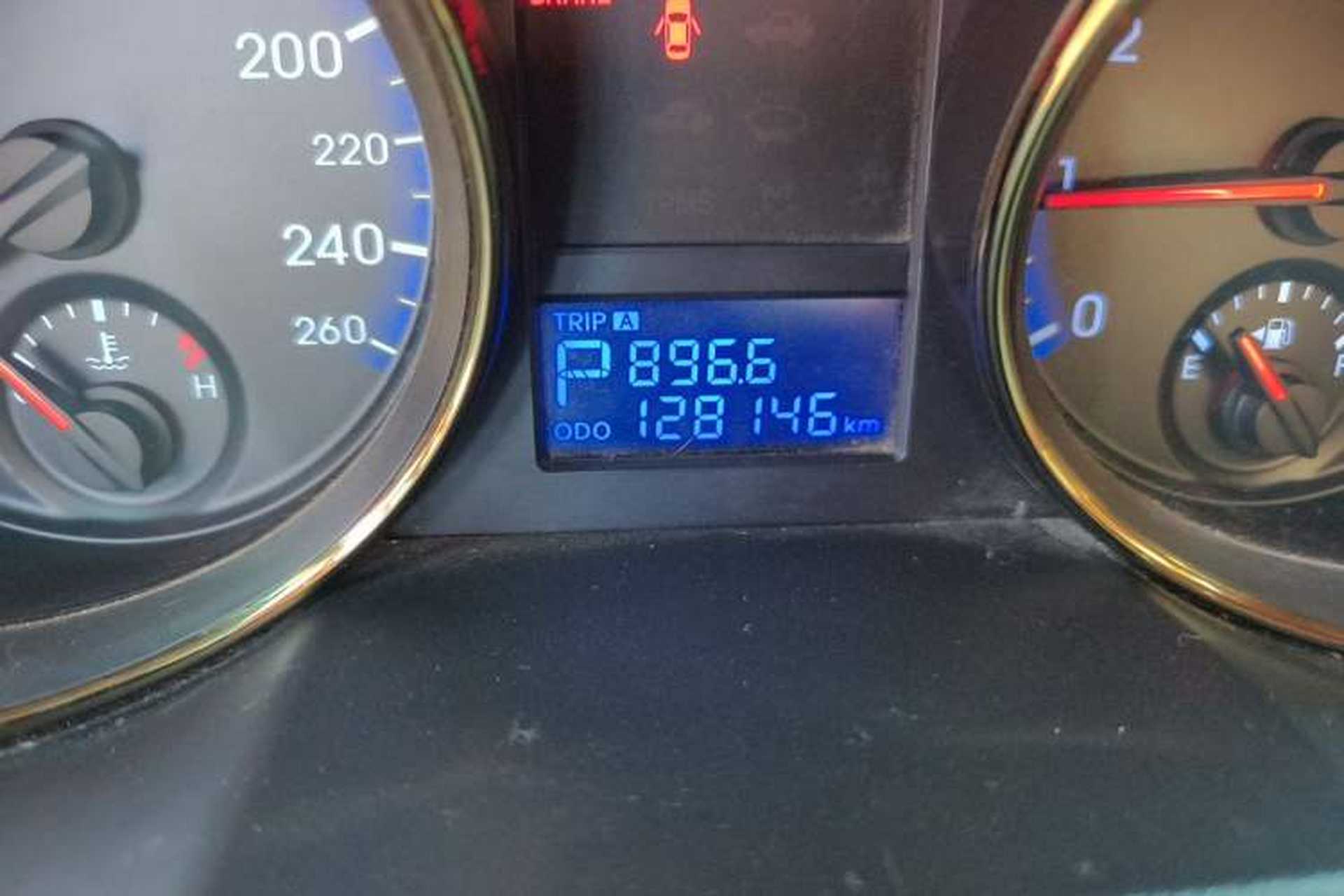 Used Hyundai Genesis Coupe 2009 2.0T Automatic Luxury Edition Odometer Close Up