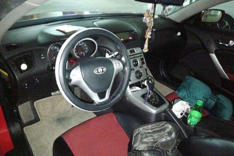 Used Hyundai Genesis Coupe 2009 2.0T Automatic Deluxe Edition Center Console