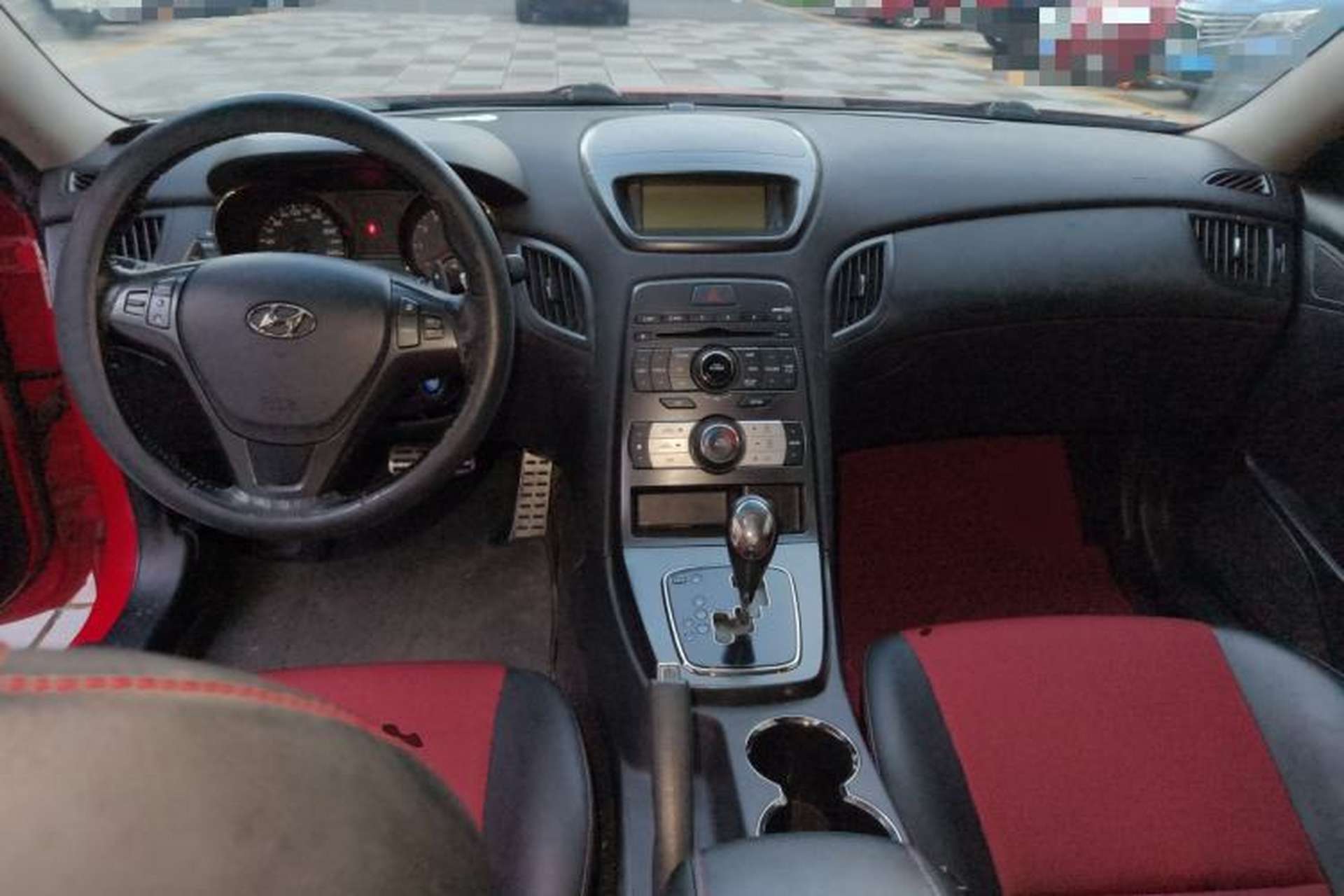 Used Hyundai Genesis Coupe 2009 2.0T Automatic Deluxe Edition Center Console