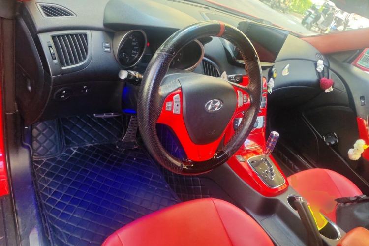 Used Hyundai Genesis Coupe 2009 2.0T Automatic Luxury Edition Center Console