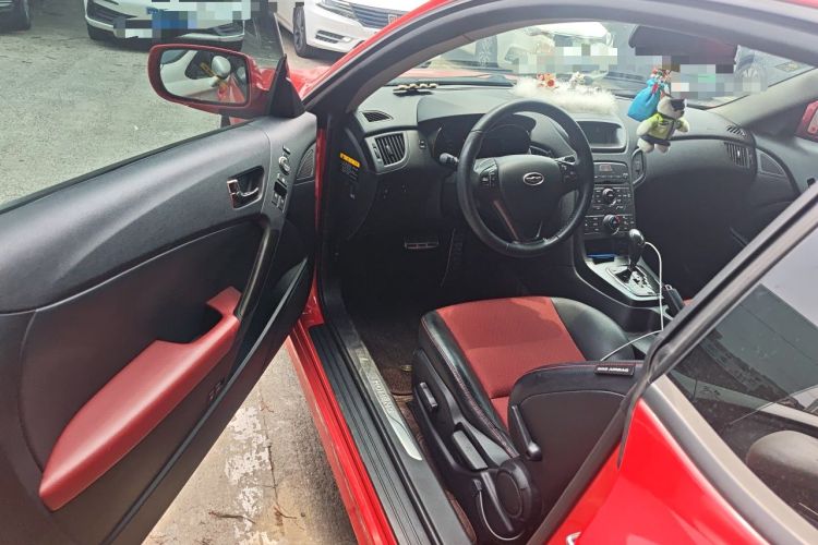 Used Hyundai Genesis Coupe 2009 2.0T Automatic Deluxe Edition Driver Seat