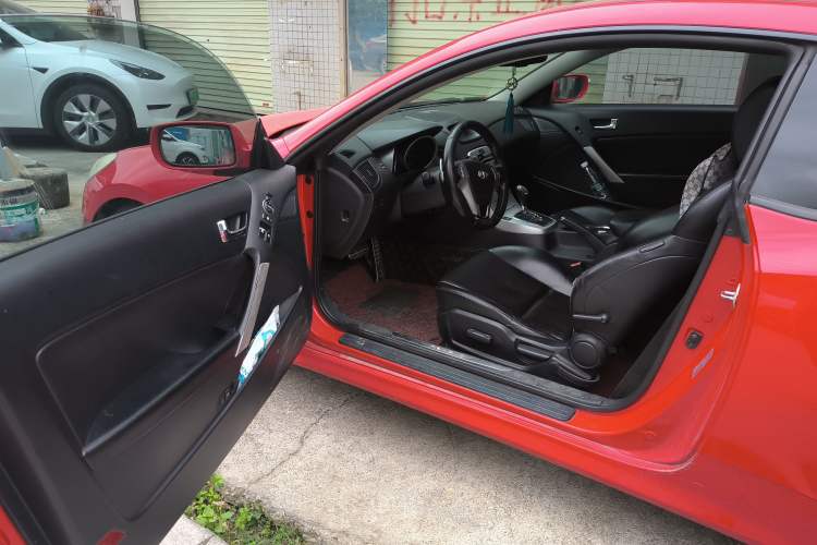 Used Hyundai Genesis Coupe 2009 2.0T Automatic Luxury Edition Driver Seat