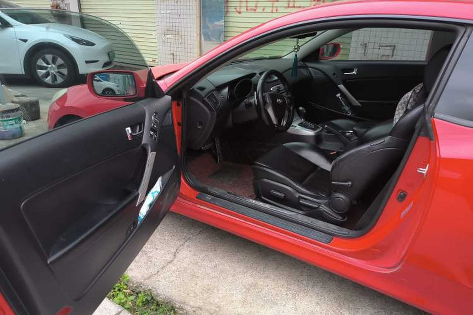 Used Hyundai Genesis Coupe 2009 2.0T Automatic Luxury Edition Driver Seat