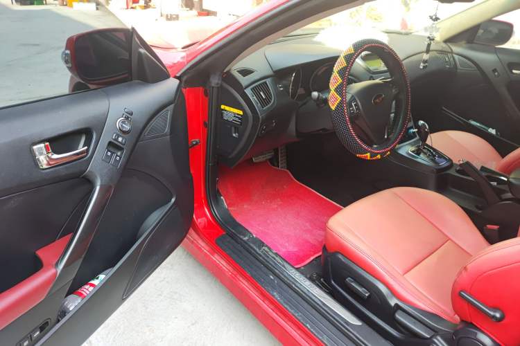 Used Hyundai Genesis Coupe 2009 2.0T Automatic Deluxe Edition Driver Seat