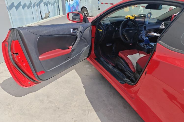 Used Hyundai Genesis Coupe 2009 2.0T Automatic Deluxe Edition Driver Seat