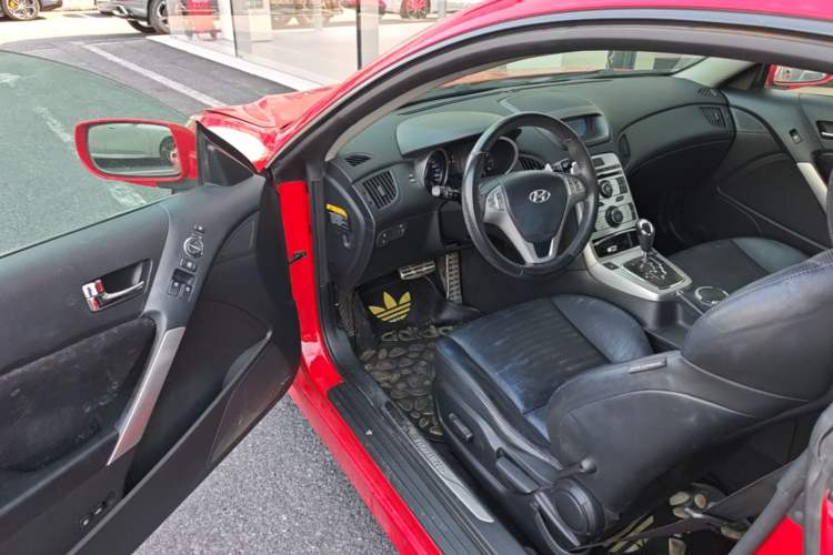 Used Hyundai Genesis Coupe 2009 2.0T Automatic Luxury Edition Driver Seat