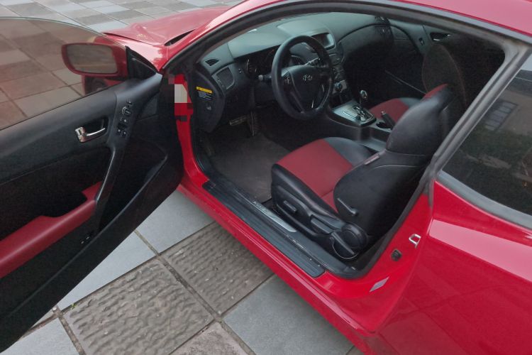 Used Hyundai Genesis Coupe 2009 2.0T Automatic Deluxe Edition Driver Seat