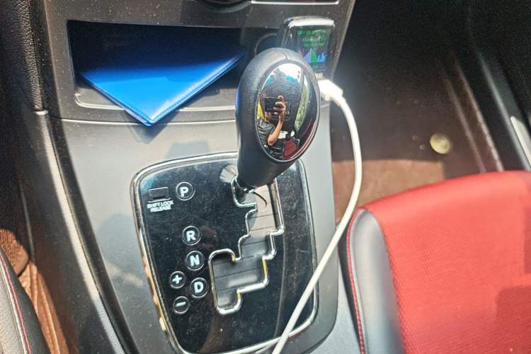 Used Hyundai Genesis Coupe 2009 2.0T Automatic Deluxe Edition Gear Lever
