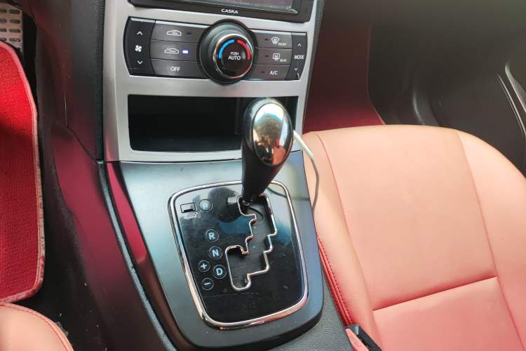 Used Hyundai Genesis Coupe 2009 2.0T Automatic Deluxe Edition Gear Lever