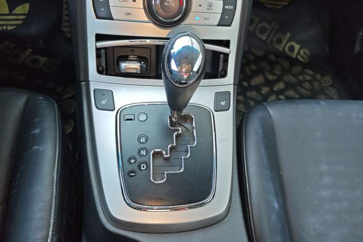 Used Hyundai Genesis Coupe 2009 2.0T Automatic Luxury Edition Gear Lever