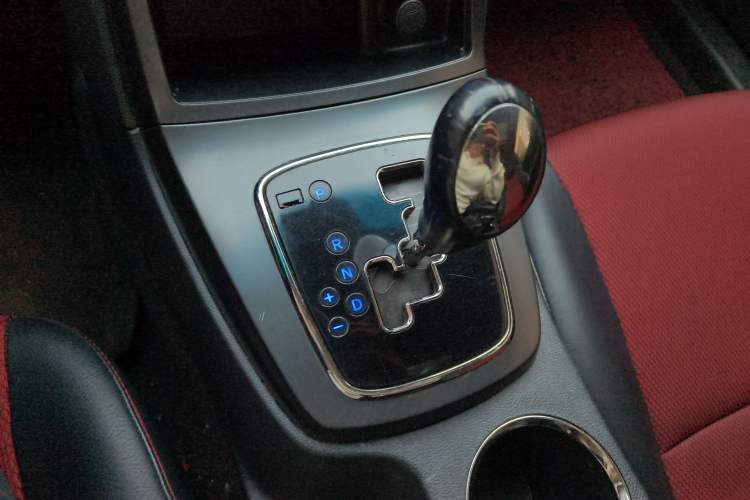 Used Hyundai Genesis Coupe 2009 2.0T Automatic Deluxe Edition Gear Lever