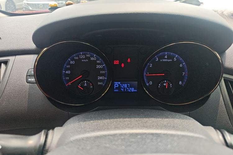 Used Hyundai Genesis Coupe 2009 2.0T Automatic Deluxe Edition Instrument Cluster