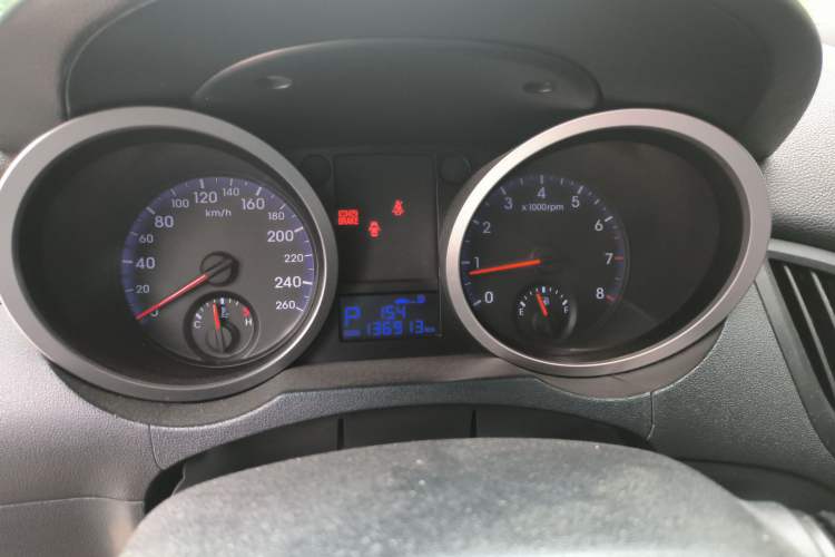 Used Hyundai Genesis Coupe 2009 2.0T Automatic Luxury Edition Instrument Cluster