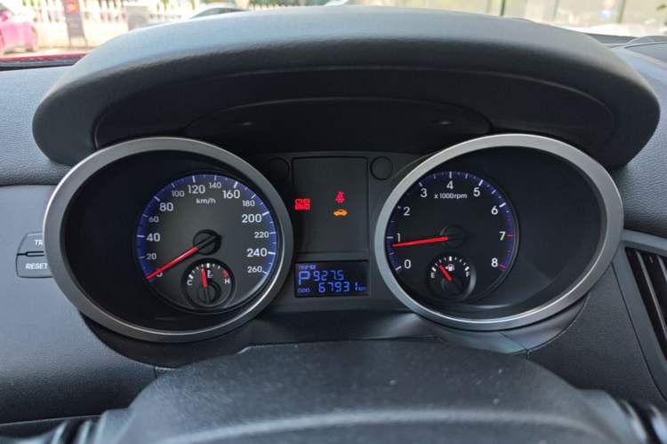 Used Hyundai Genesis Coupe 2009 2.0T Automatic Luxury Edition Instrument Cluster