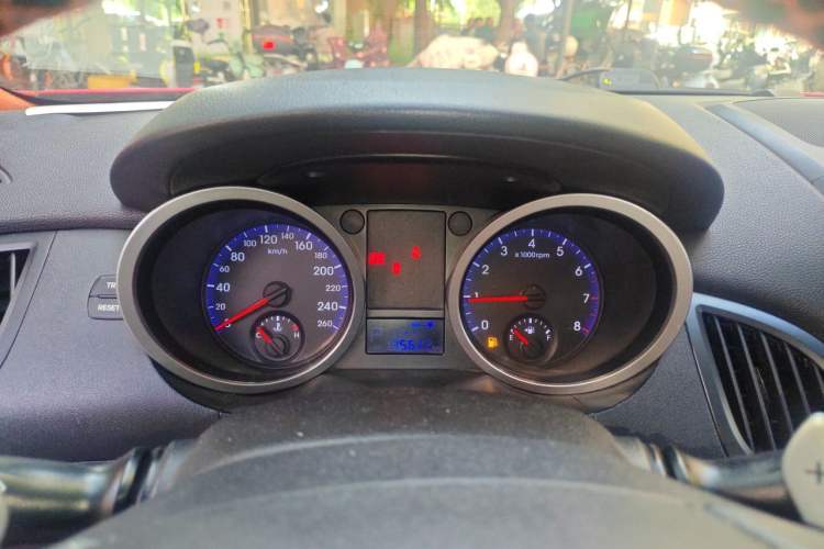 Used Hyundai Genesis Coupe 2009 2.0T Automatic Luxury Edition Instrument Cluster