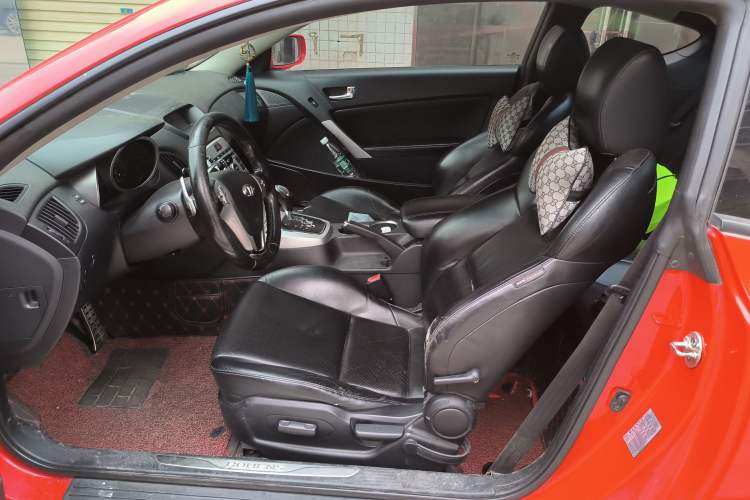Used Hyundai Genesis Coupe 2009 2.0T Automatic Luxury Edition Left Front Seat