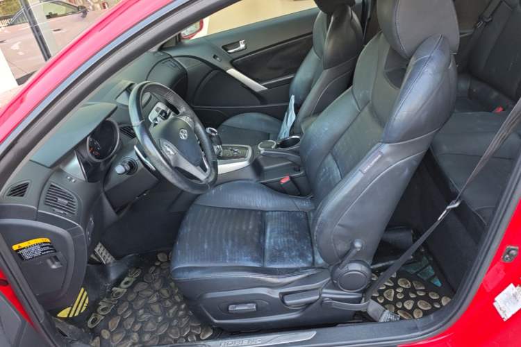 Used Hyundai Genesis Coupe 2009 2.0T Automatic Luxury Edition Left Front Seat