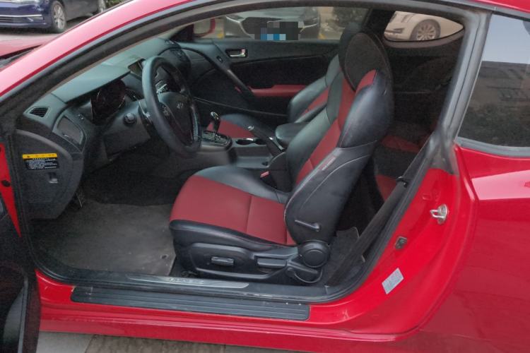 Used Hyundai Genesis Coupe 2009 2.0T Automatic Deluxe Edition Left Front Seat