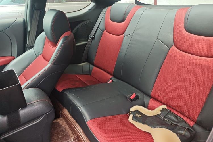 Used Hyundai Genesis Coupe 2009 2.0T Automatic Deluxe Edition Left Rear Seat