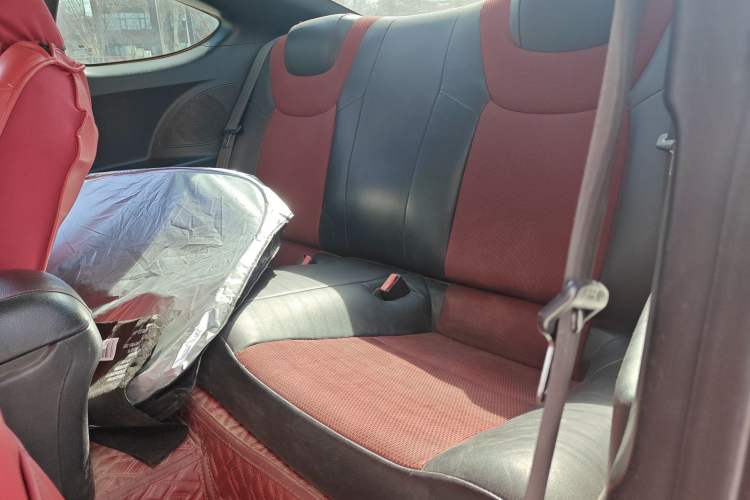 Used Hyundai Genesis Coupe 2009 2.0T Automatic Deluxe Edition Left Rear Seat