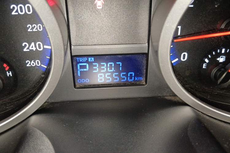 Used Hyundai Genesis Coupe 2009 2.0T Automatic Deluxe Edition Odometer Close Up