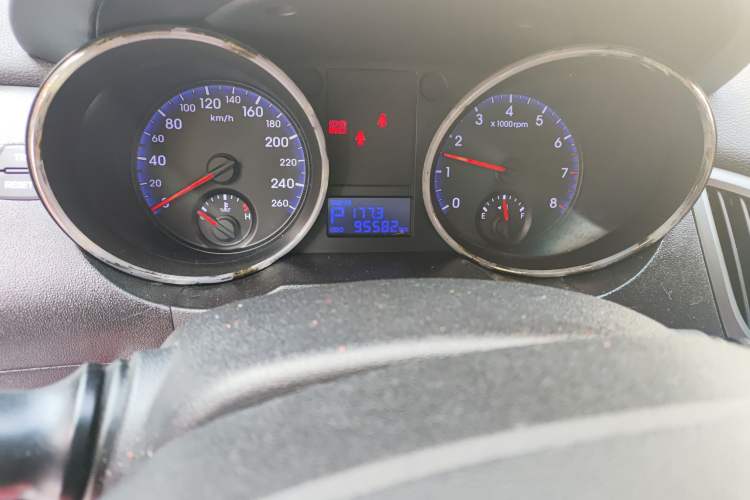 Used Hyundai Genesis Coupe 2009 2.0T Automatic Deluxe Edition Odometer Close Up