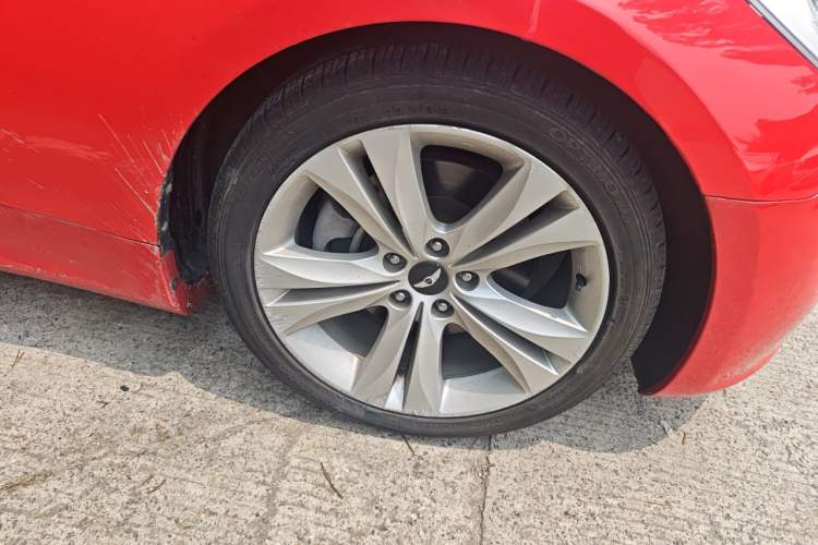 Used Hyundai Genesis Coupe 2009 2.0T Automatic Deluxe Edition Right Front Wheel Hub