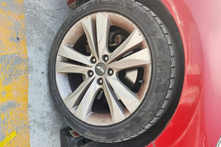Used Hyundai Genesis Coupe 2009 2.0T Automatic Deluxe Edition Right Front Wheel Hub
