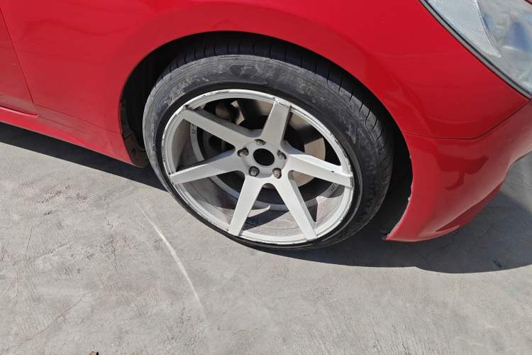 Used Hyundai Genesis Coupe 2009 2.0T Automatic Deluxe Edition Right Front Wheel Hub