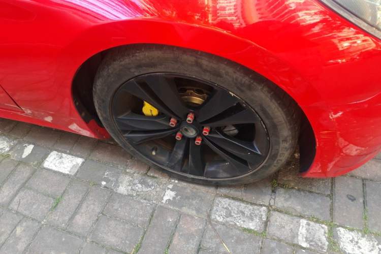 Used Hyundai Genesis Coupe 2009 2.0T Automatic Luxury Edition Right Front Wheel Hub