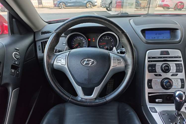 Used Hyundai Genesis Coupe 2009 2.0T Automatic Luxury Edition Steering Wheel