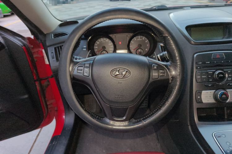 Used Hyundai Genesis Coupe 2009 2.0T Automatic Deluxe Edition Steering Wheel