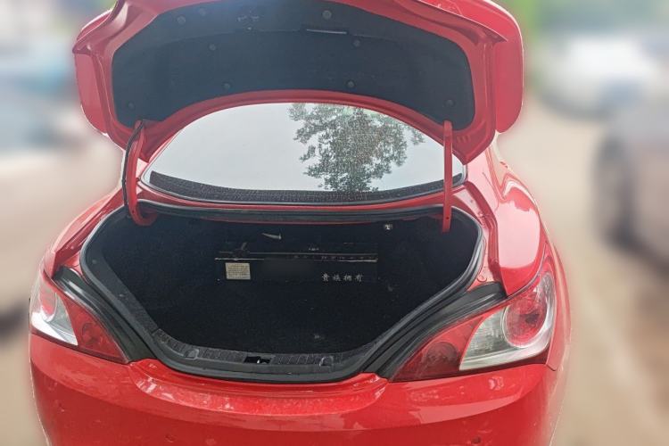 Used Hyundai Genesis Coupe 2009 2.0T Automatic Deluxe Edition Trunk