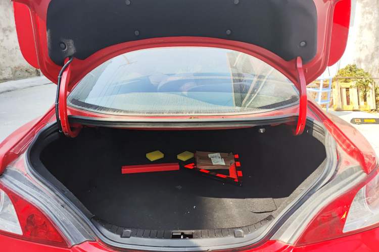 Used Hyundai Genesis Coupe 2009 2.0T Automatic Deluxe Edition Trunk