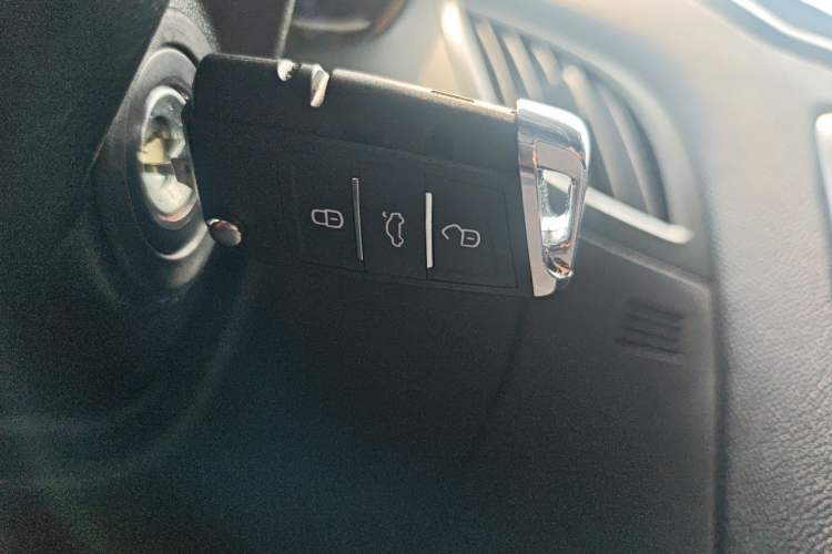 Used Hyundai Genesis Coupe 2009 2.0T Automatic Deluxe Edition Vehicle Key