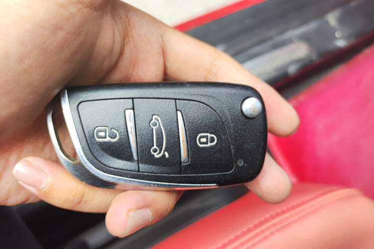 Used Hyundai Genesis Coupe 2009 2.0T Automatic Deluxe Edition Vehicle Key