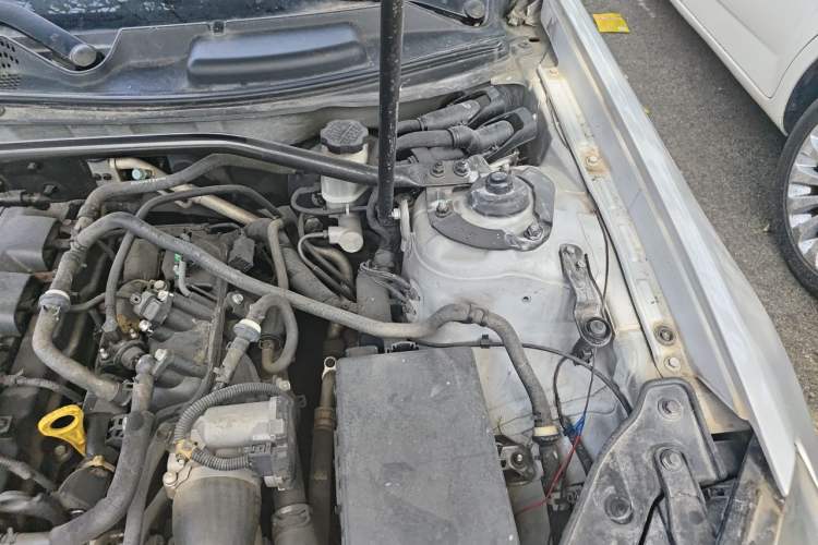 Used Hyundai Genesis Coupe 2009 2.0T Automatic Deluxe Edition Engine Bay Left