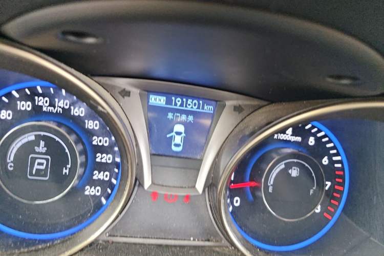 Used Hyundai Genesis Coupe 2009 2.0T Automatic Deluxe Edition Odometer Close Up
