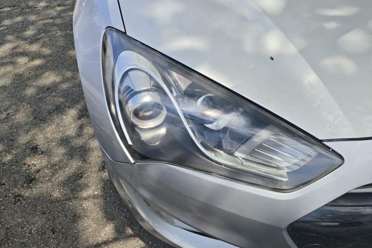 Used Hyundai Genesis Coupe 2009 2.0T Automatic Deluxe Edition Right Front Headlight