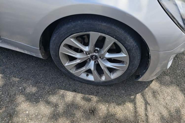 Used Hyundai Genesis Coupe 2009 2.0T Automatic Deluxe Edition Right Front Wheel Hub