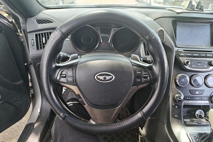 Used Hyundai Genesis Coupe 2009 2.0T Automatic Deluxe Edition Steering Wheel