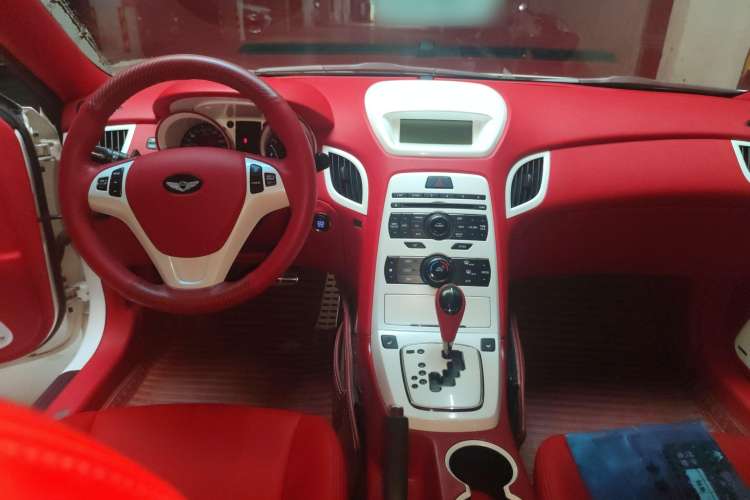 Used Hyundai Genesis Coupe 2009 2.0T Automatic Luxury Edition Center Console