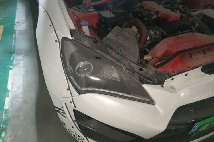 Used Hyundai Genesis Coupe 2009 2.0T Automatic Luxury Edition Right Front Headlight