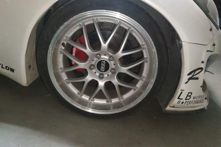 Used Hyundai Genesis Coupe 2009 2.0T Automatic Luxury Edition Right Front Wheel Hub