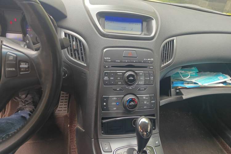Used Hyundai Genesis Coupe 2009 2.0T Automatic Luxury Edition Audio And AC Panel