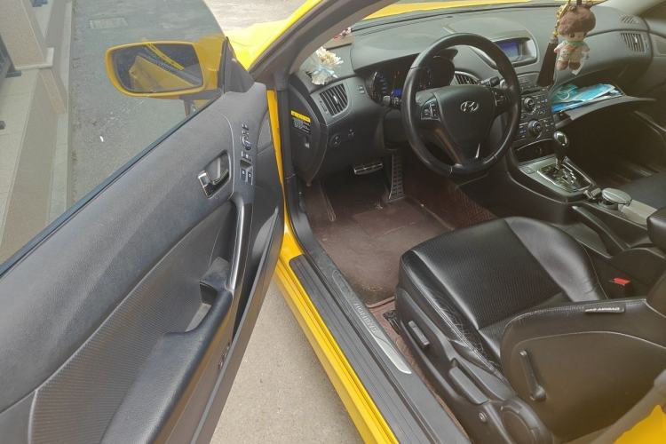 Used Hyundai Genesis Coupe 2009 2.0T Automatic Luxury Edition Driver Seat